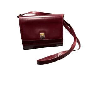 Gucci Vintage Burgundy Smooth Leather Turnlock Shoulder Bag Crest Logo Plate